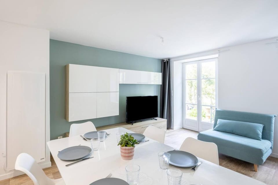 TV and multimedia, Living room, Dining area