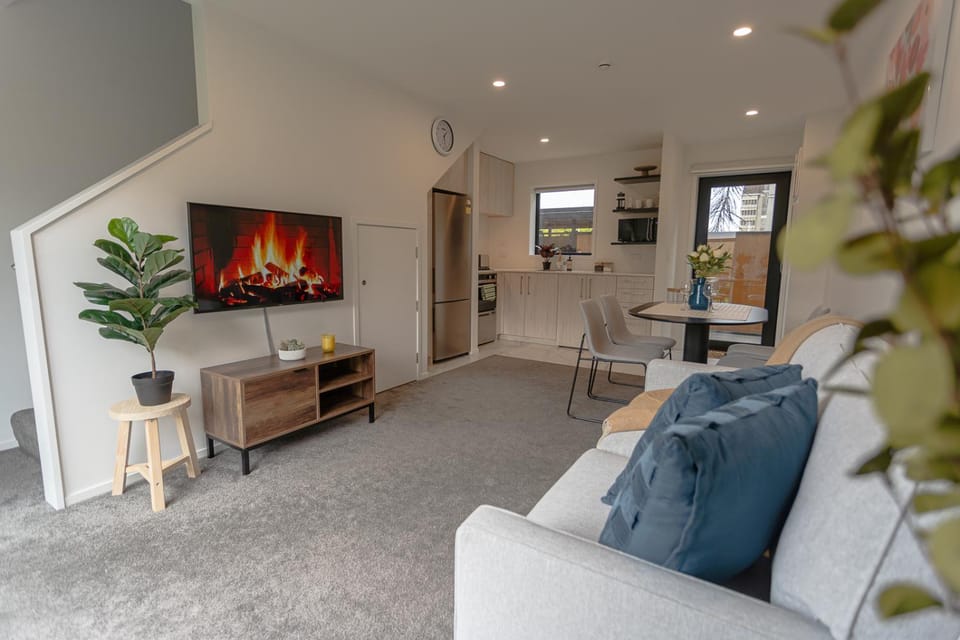 TV and multimedia, Living room, Evening entertainment