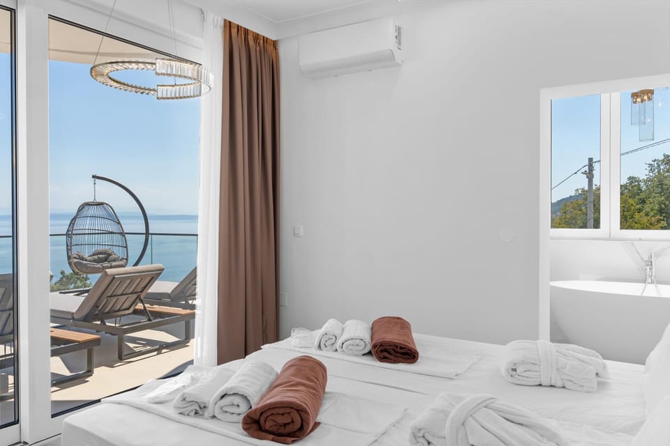 Bed, View (from property/room), Balcony/Terrace, Photo of the whole room, Bedroom, towels