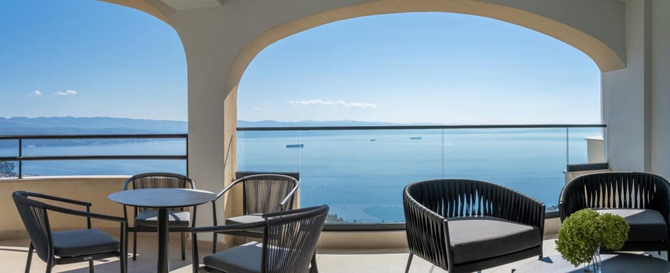 View (from property/room), Balcony/Terrace, Seating area, Sea view
