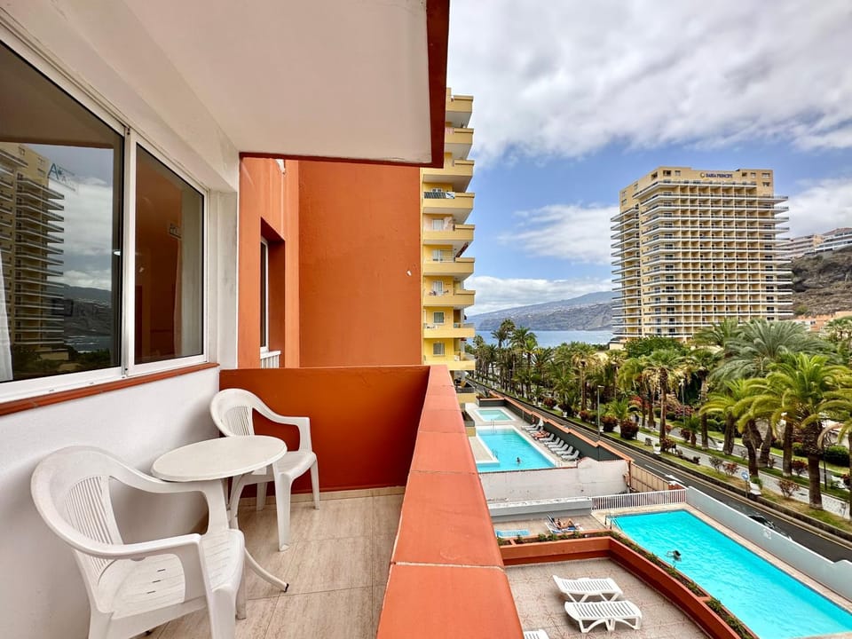 View (from property/room), Balcony/Terrace, Mountain view