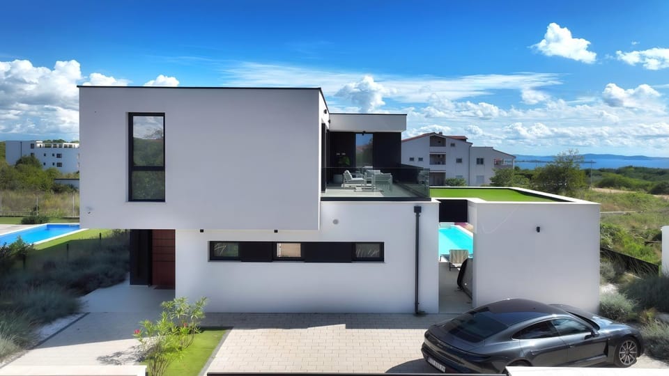 Property building, Day, Natural landscape, Swimming pool