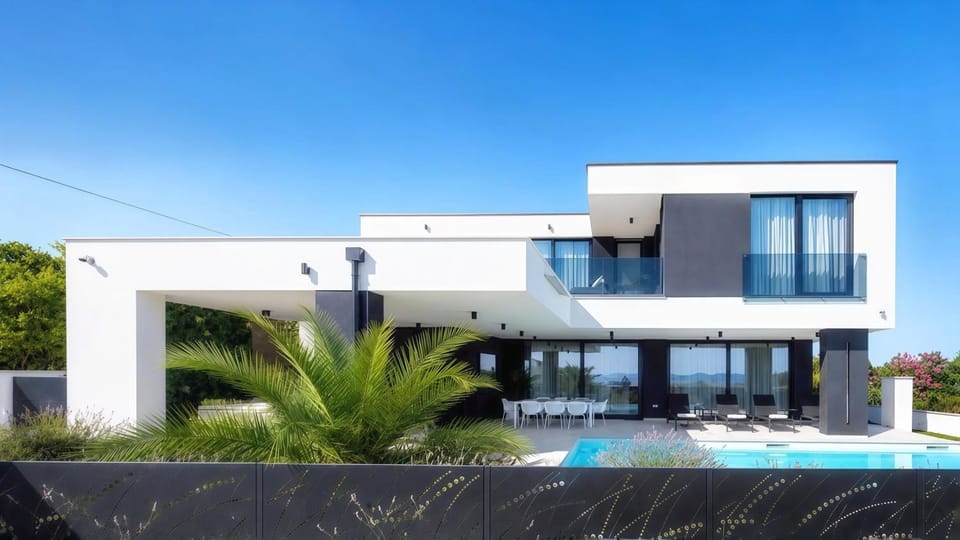 Property building, Day, Pool view, Swimming pool, sunbed