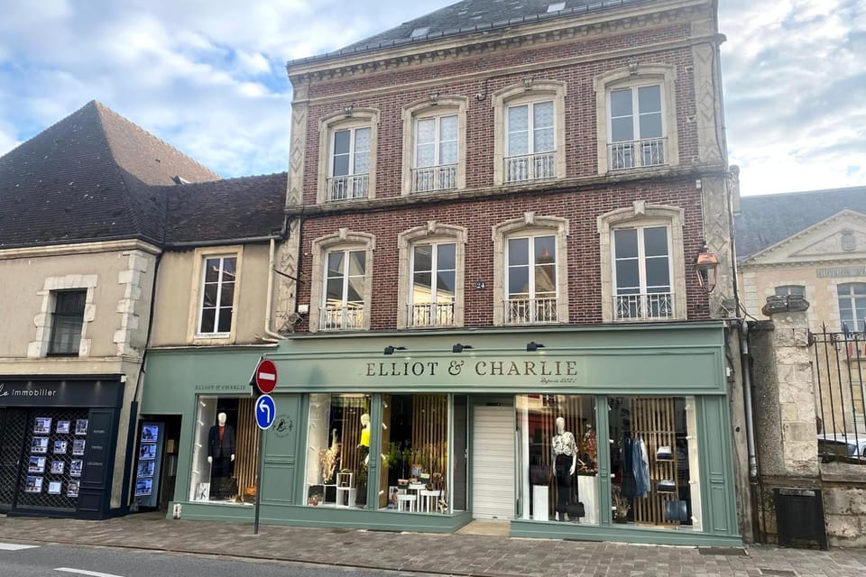 Property building, Neighbourhood, City view, Street view, Location
