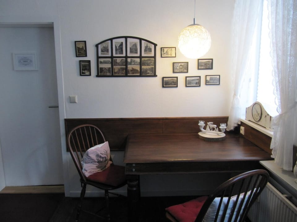 Photo of the whole room, Decorative detail