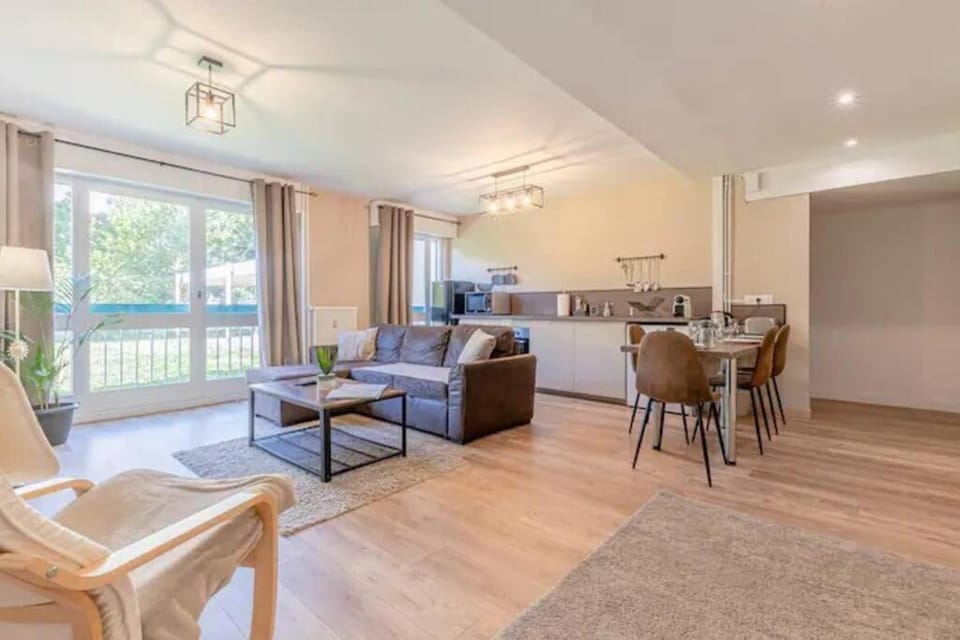 Kitchen or kitchenette, Living room, Dining area