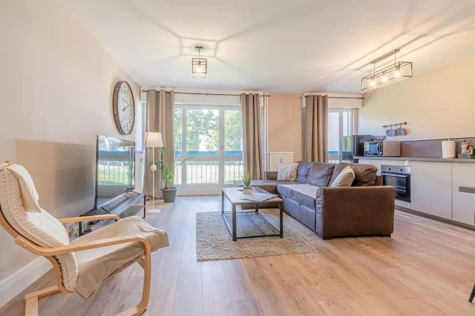 TV and multimedia, Kitchen or kitchenette, Living room, Dining area