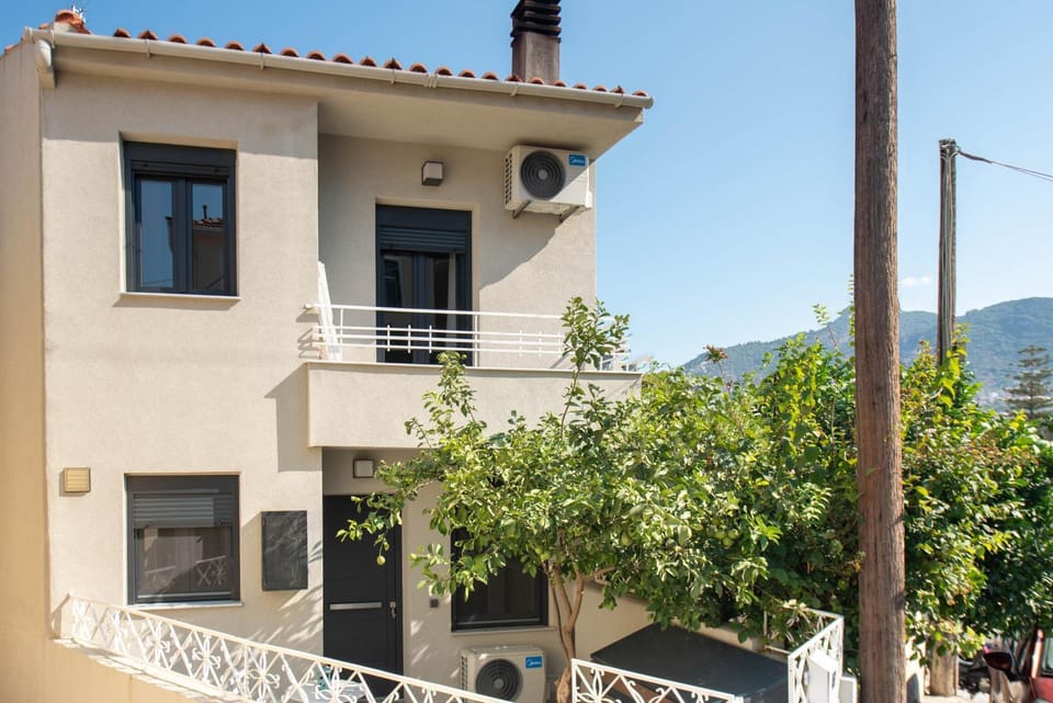 Property building, Balcony/Terrace, Balcony/Terrace