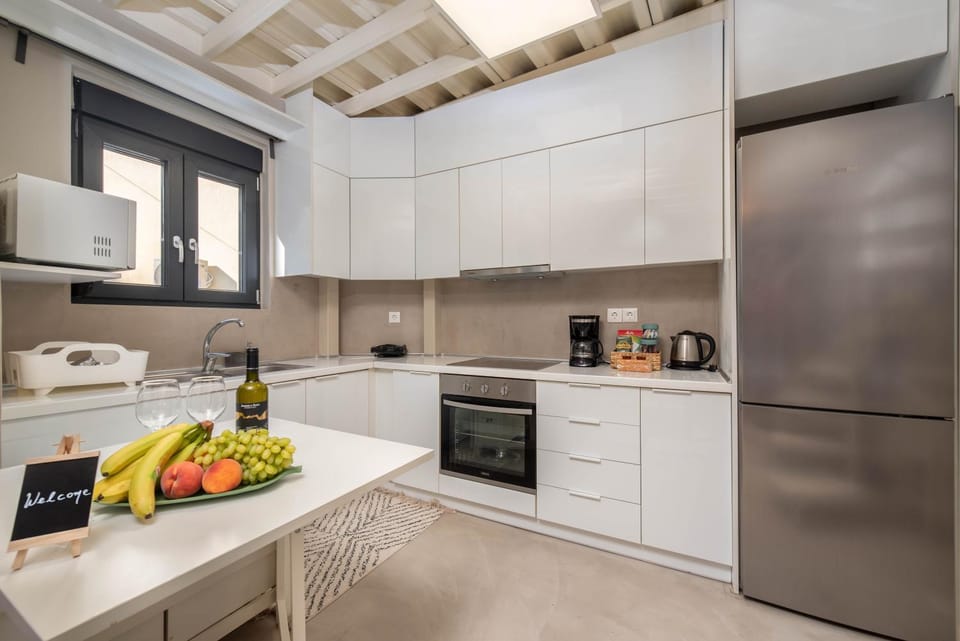 Kitchen or kitchenette, Dining area, kitchen