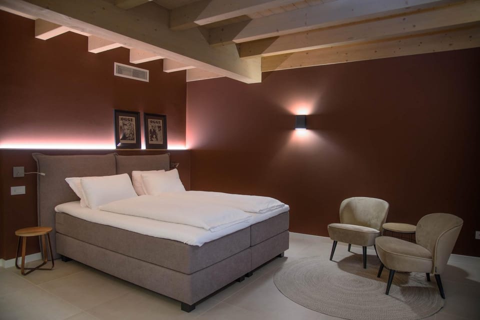 Bed, Seating area, Bedroom