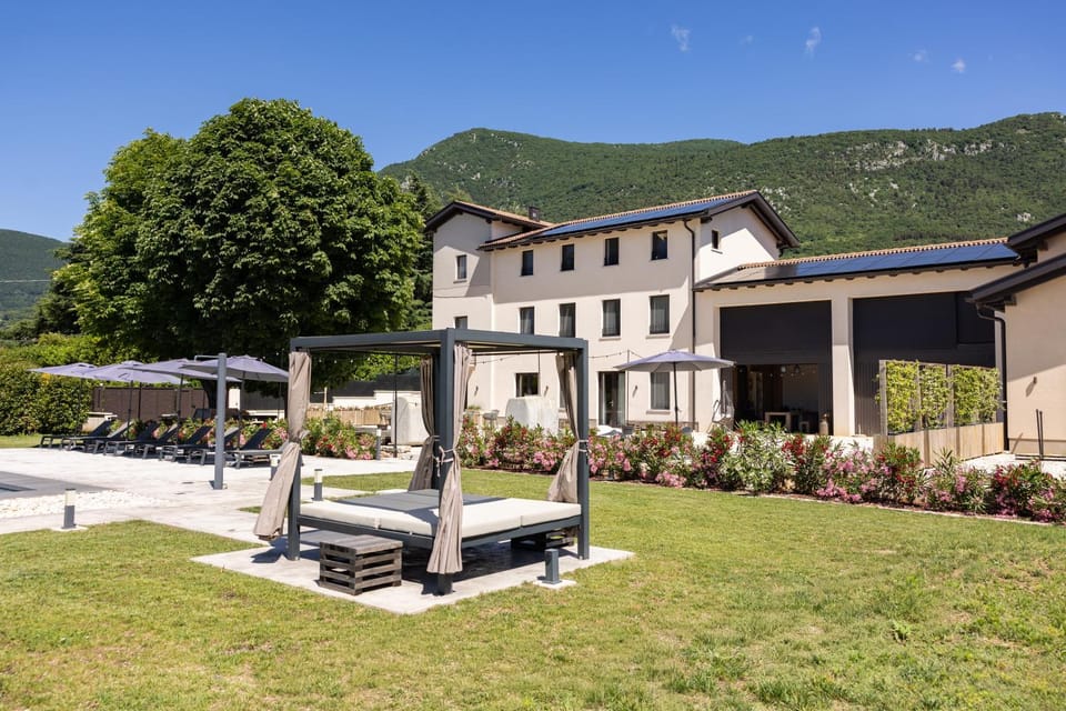 Property building, Natural landscape, Garden, Garden view, Mountain view