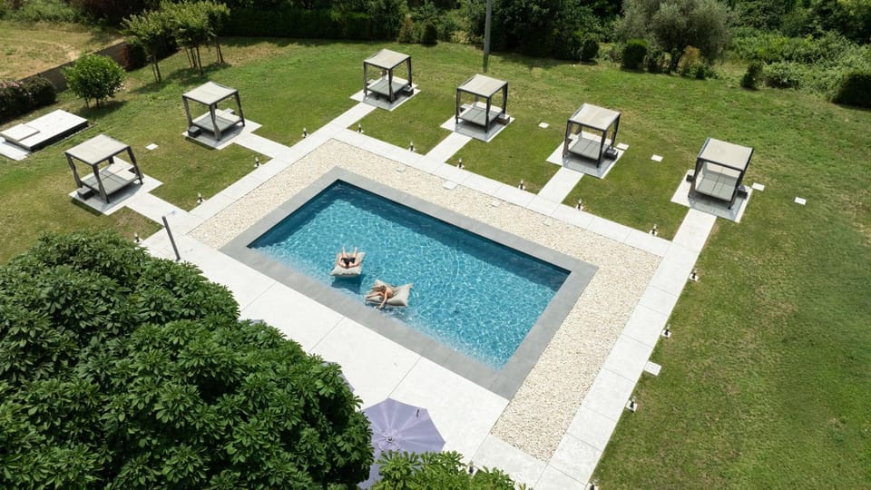 Garden view, Pool view, Swimming pool, sunbed