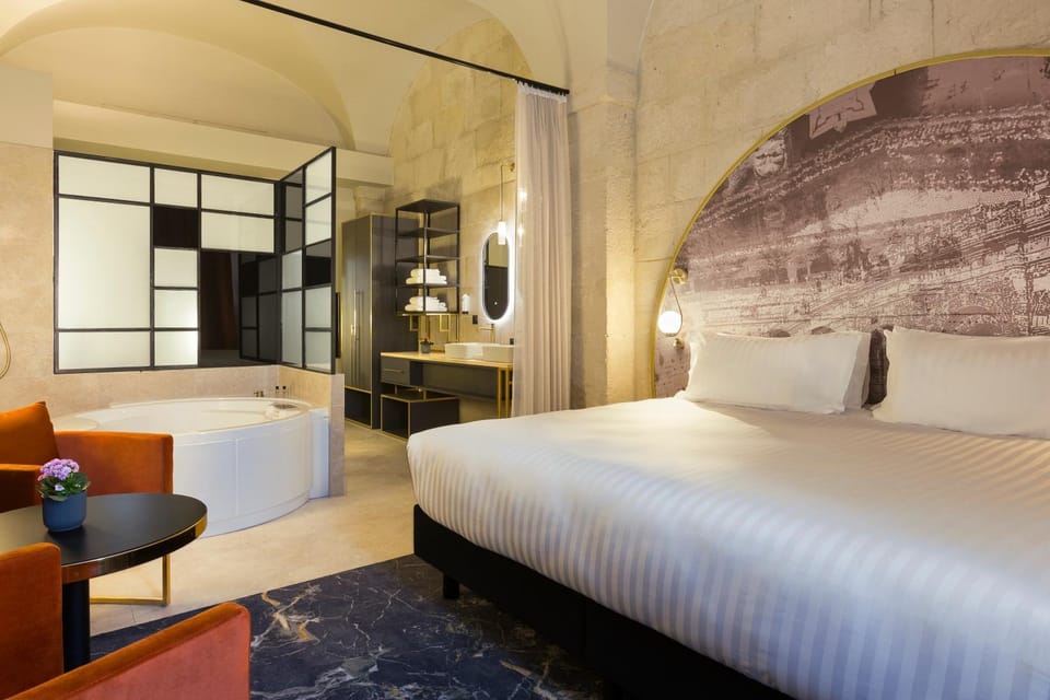 Bed, Photo of the whole room
