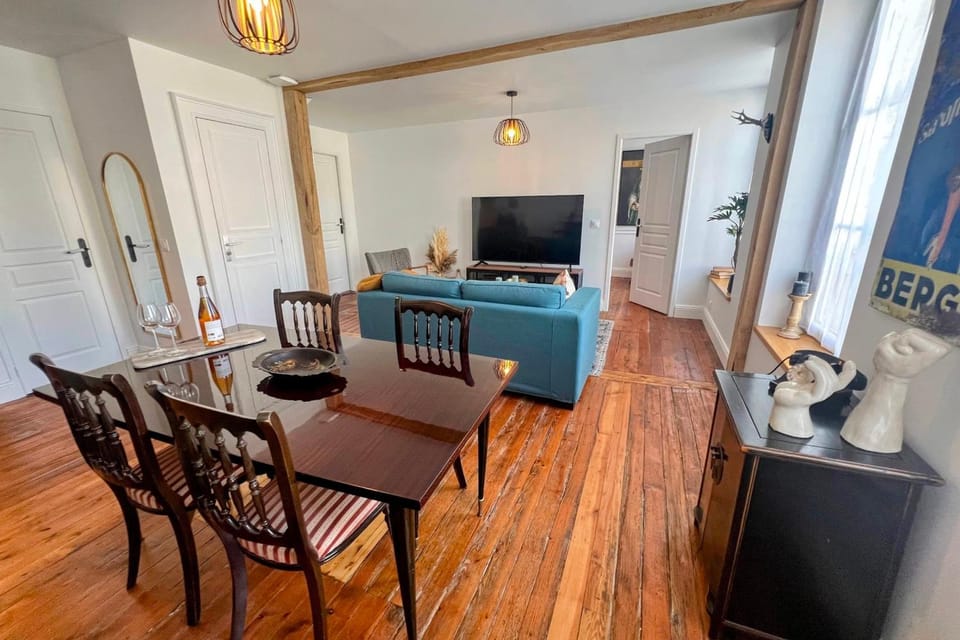 Communal lounge/ TV room, TV and multimedia, Living room, Dining area