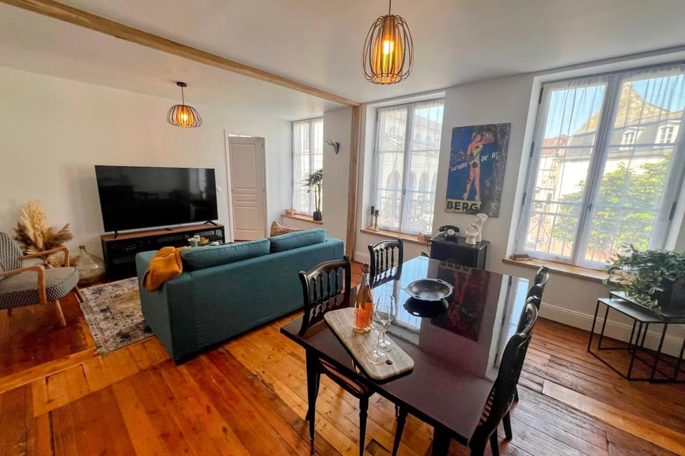 Communal lounge/ TV room, TV and multimedia, Dining area
