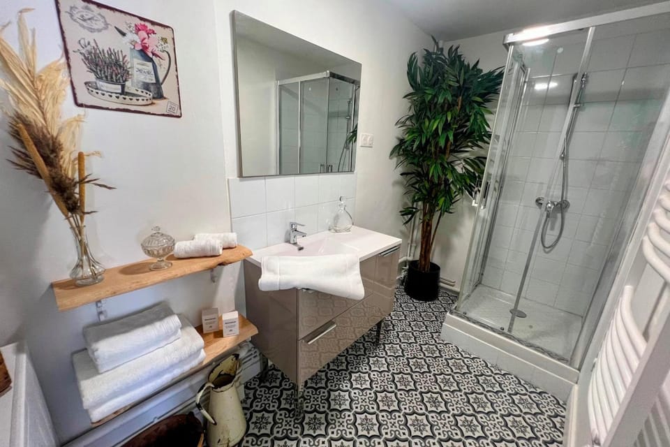 Shower, Bathroom, towels