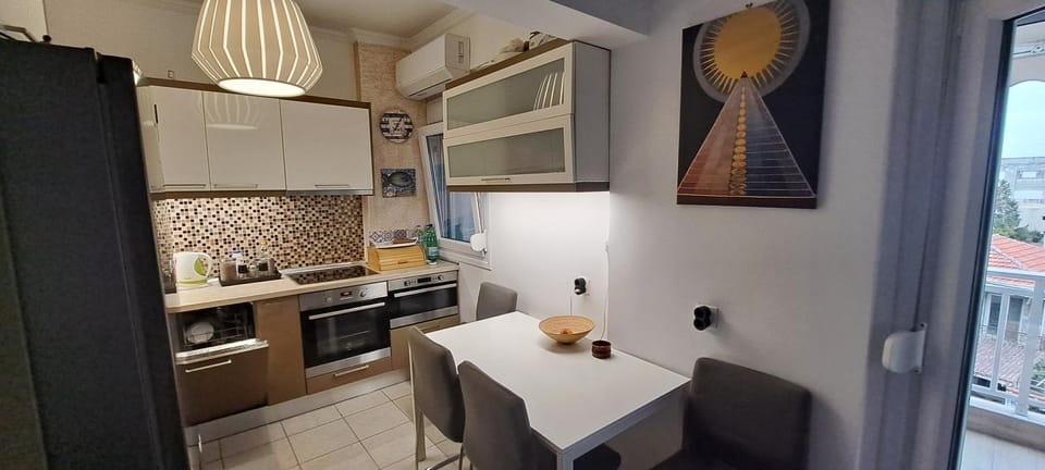 Seating area, kitchen