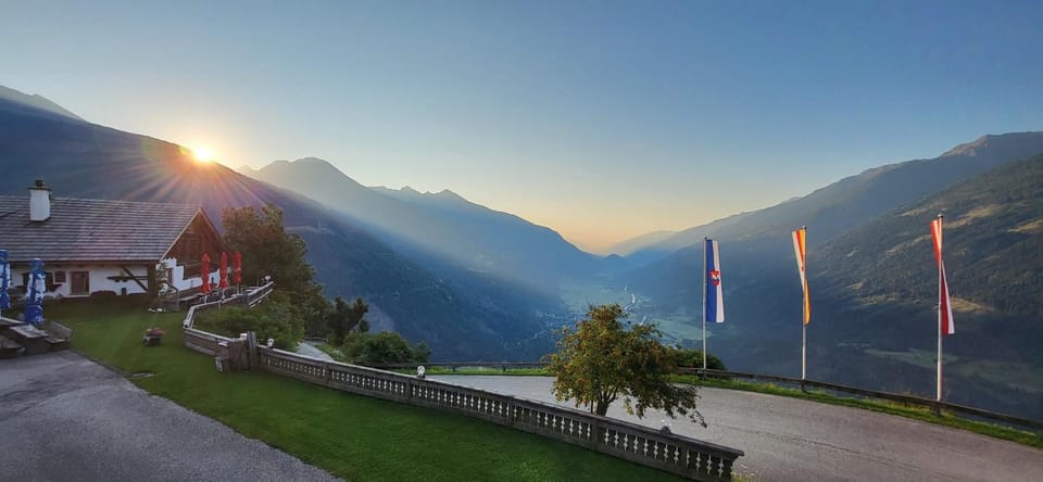 Day, Natural landscape, Mountain view, Sunrise