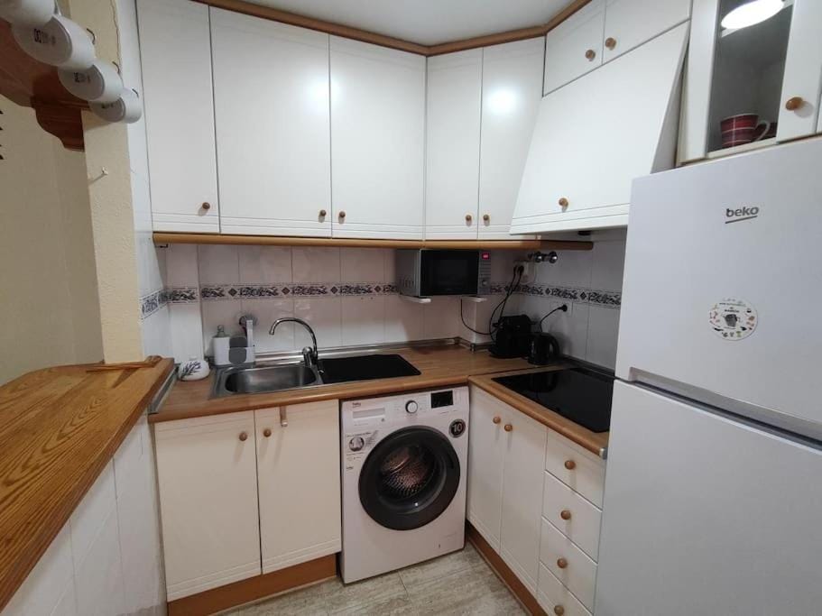 Kitchen or kitchenette, stove, washing machine