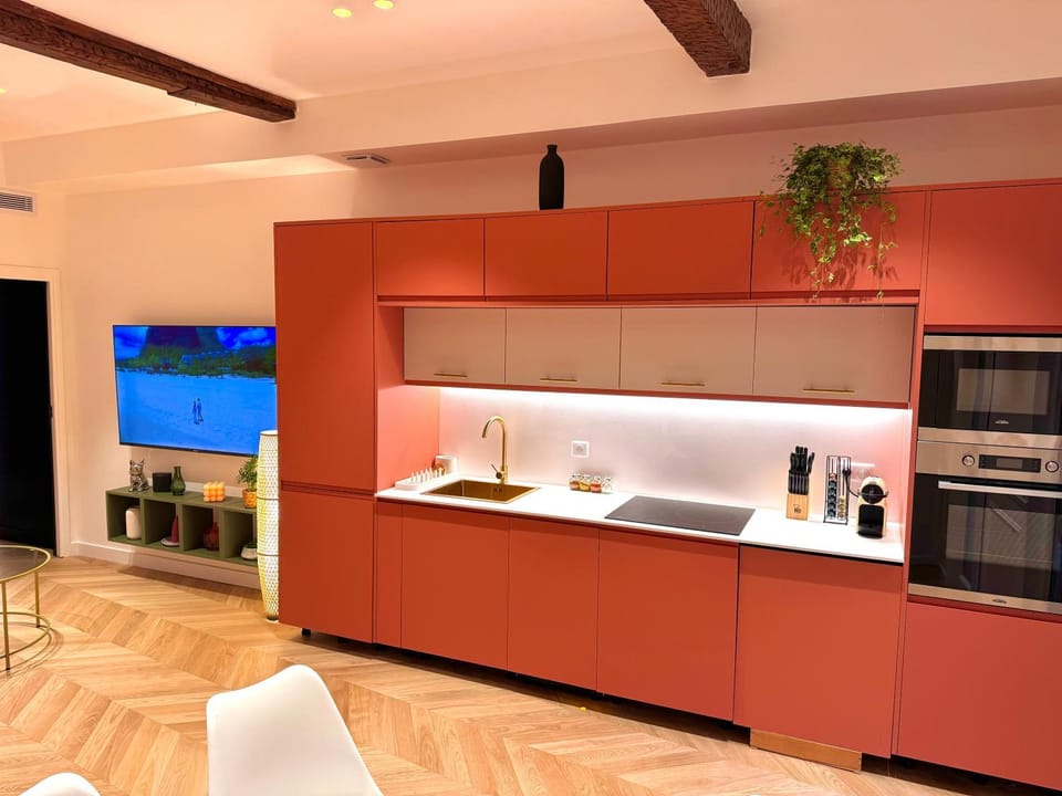 TV and multimedia, Coffee/tea facilities, Kitchen or kitchenette, oven
