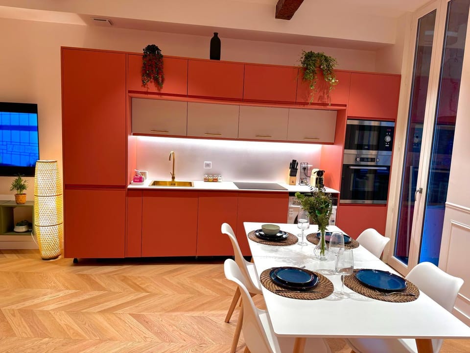 Kitchen or kitchenette