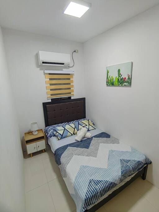 Bed, Bedroom, air conditioner