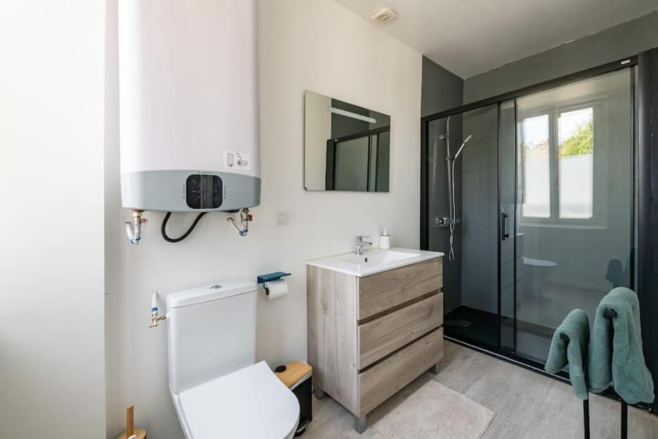Les Appart Hôtels Du Calaisis - 101 Automne - Hyper centre & Proche plage Apartment in Calais