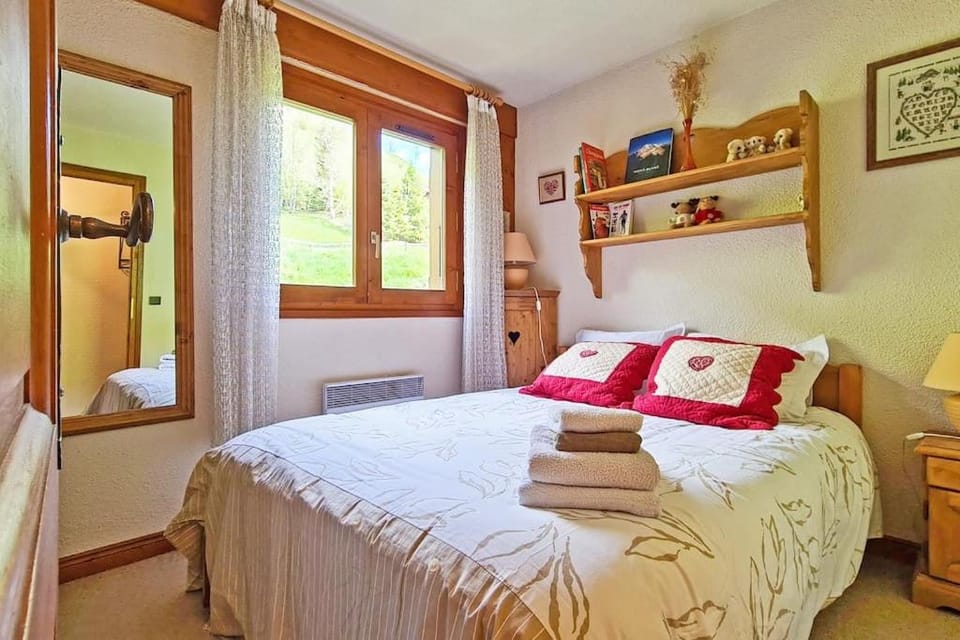Bed, Photo of the whole room, Bedroom, towels, wardrobe