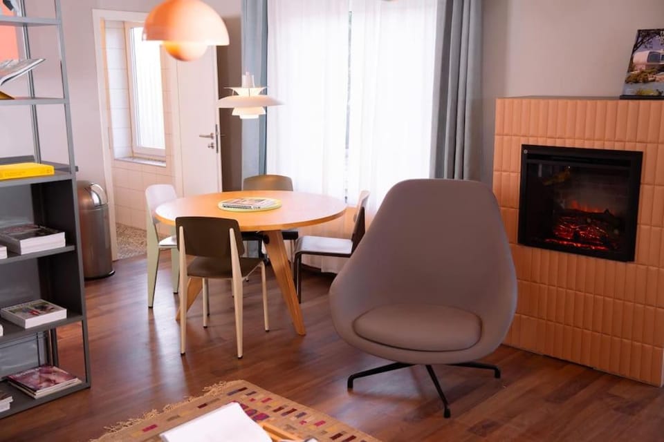 Seating area, Dining area