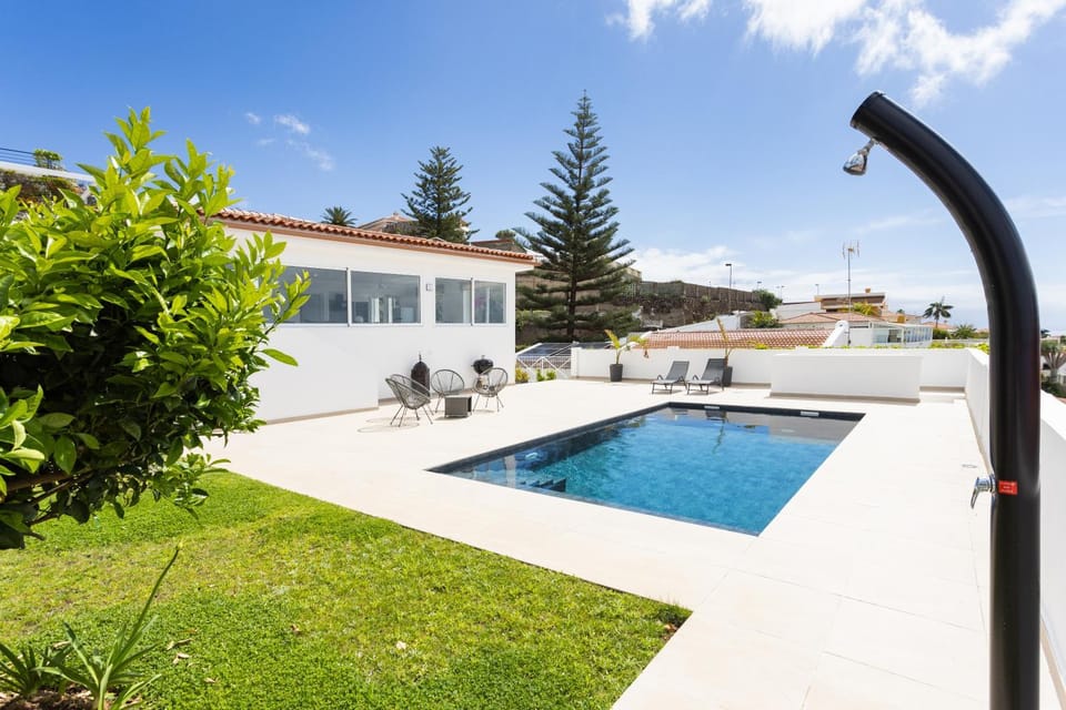 Garden, Swimming pool, sunbed