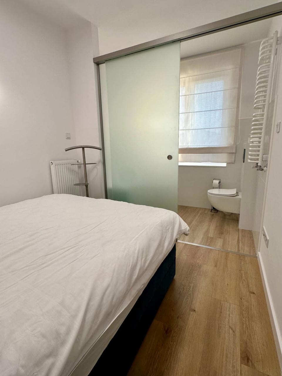 Toilet, Bed, Bathroom, Bedroom