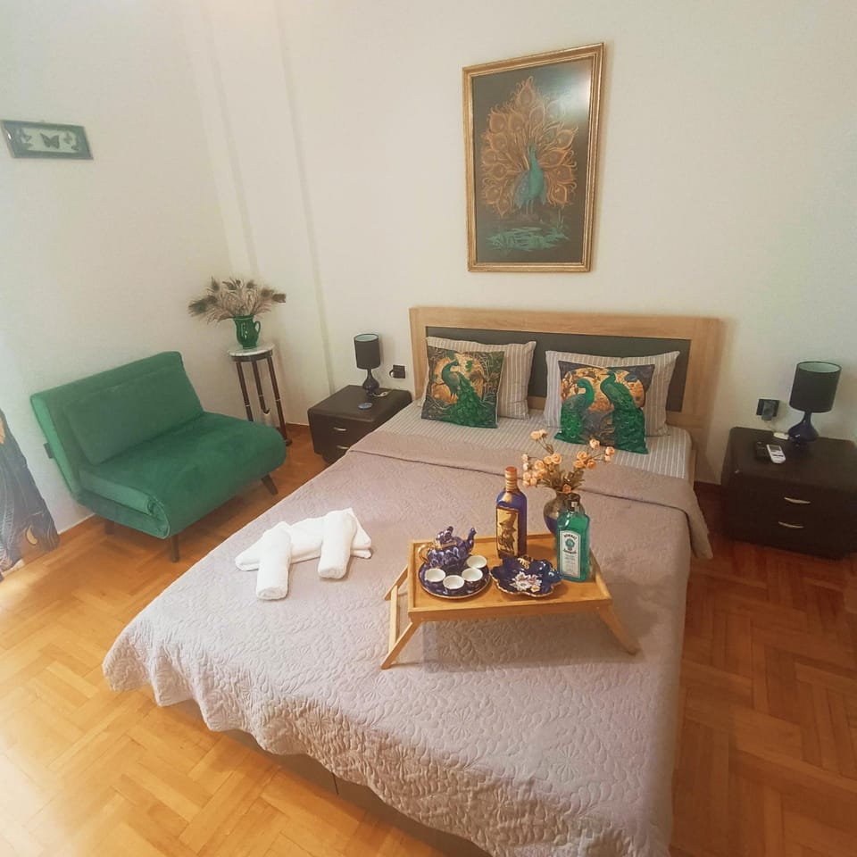 Peacock Apartment in Athens