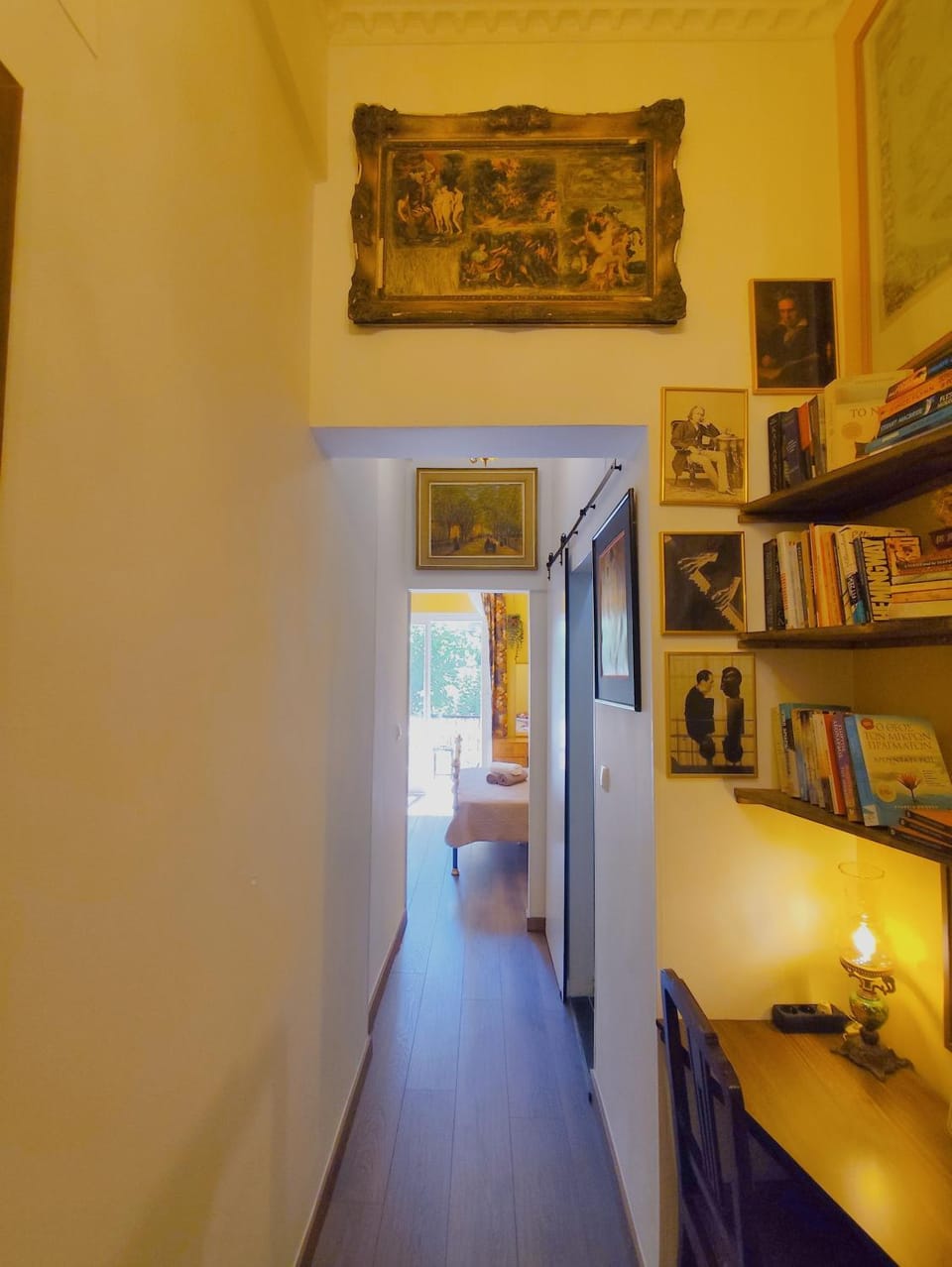 Peacock Apartment in Athens