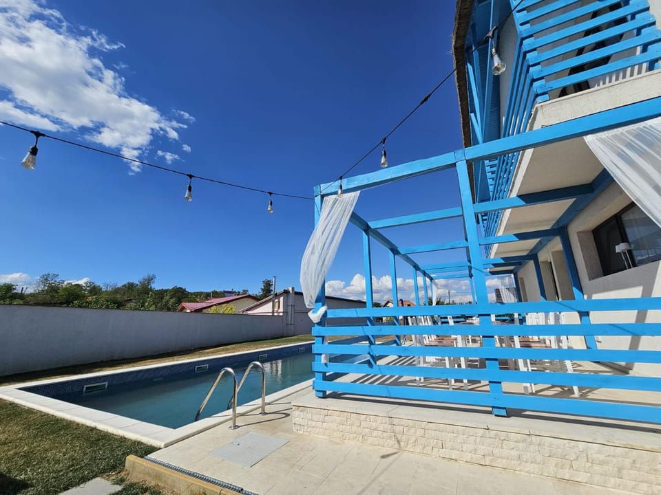 Property building, Swimming pool, Breakfast