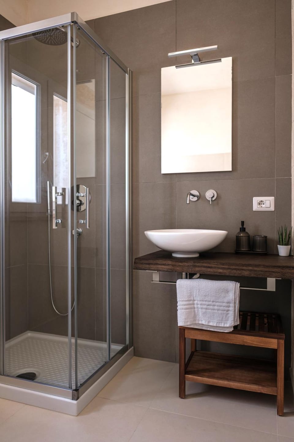 Shower, Bathroom, towels