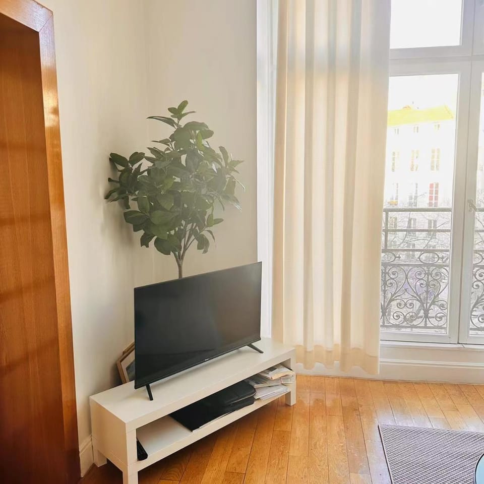 2 bedrooms in marais Apartment in Paris