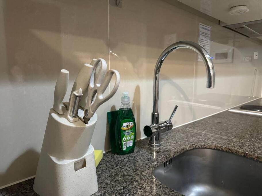 Cozi Uptown 1br suite Mitsukoshi Mall BGC Apartment in Makati