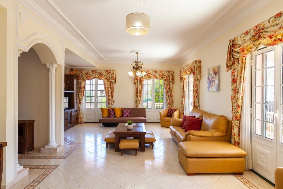 Communal lounge/ TV room, TV and multimedia, Living room, Seating area