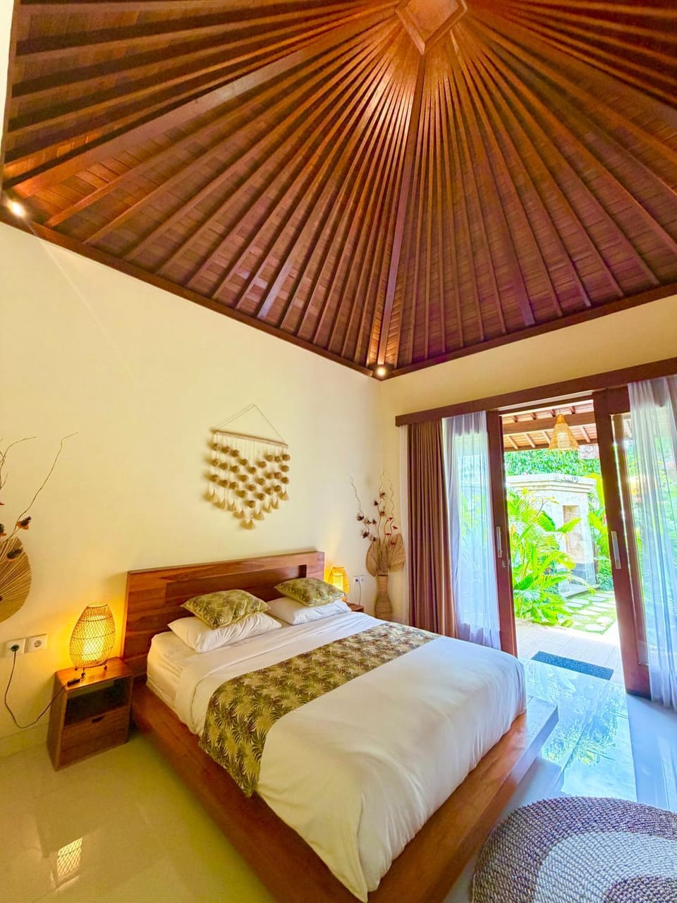 Bed, Photo of the whole room, Bedroom