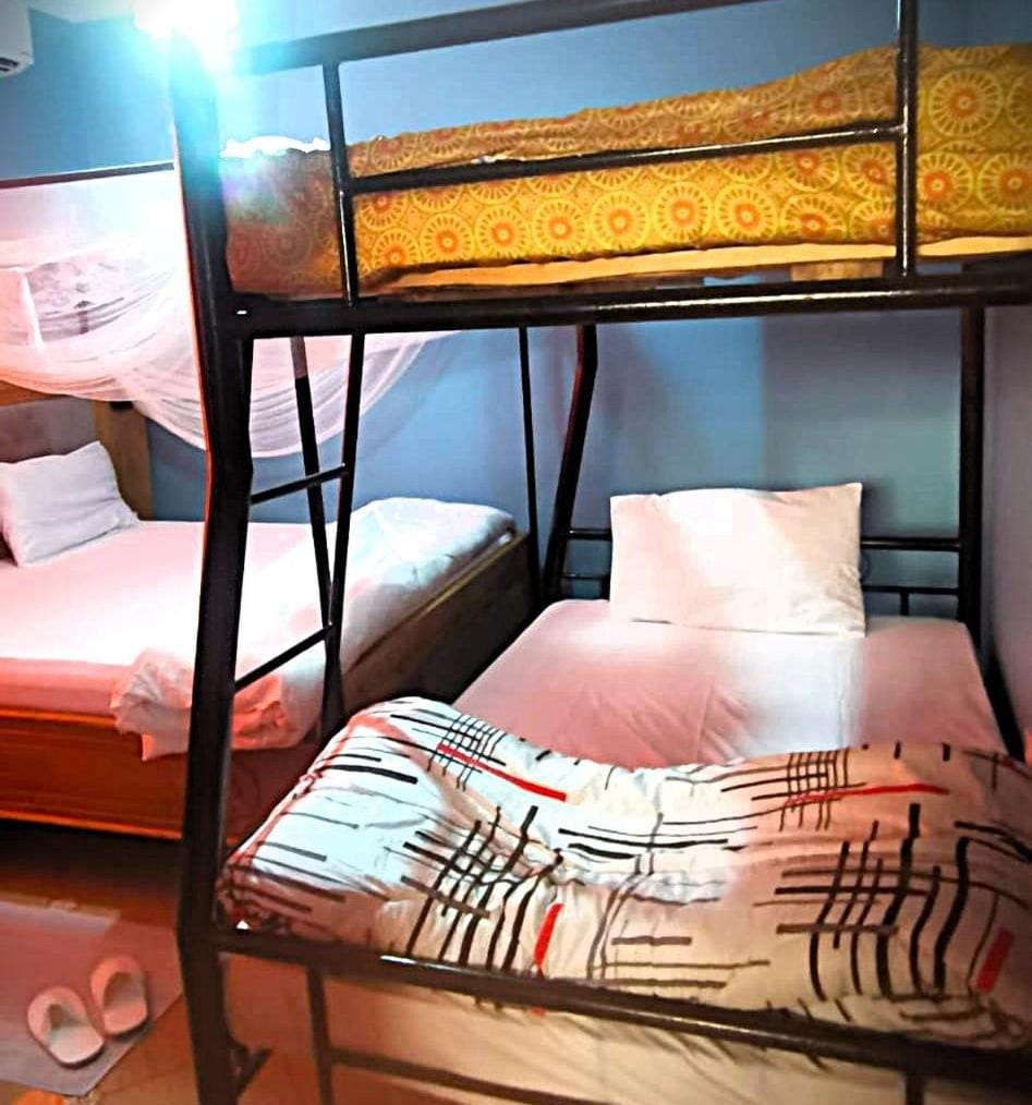Bedroom, bunk bed