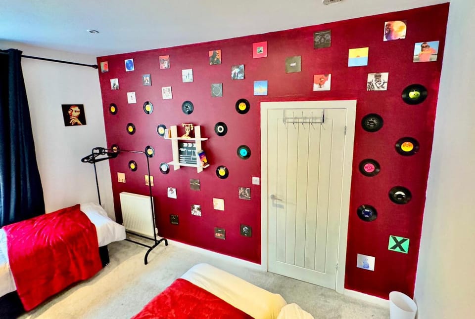 Spring, Bed, Day, Winter, Summer, Photo of the whole room, Business facilities, Decorative detail, Decorative detail, Bedroom, Entertainment, children, children, young children, young children, older children, older children, Family, Family, internet, pet friendly, pet friendly, storage, storage, towels, towels