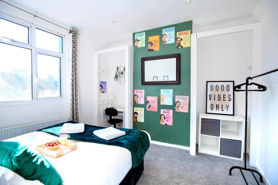 Bed, People, View (from property/room), Food and drinks, Photo of the whole room, Business facilities, Bedroom, Food, Street view, Street view, Breakfast, Breakfast, Continental breakfast, Continental breakfast, Quiet street view, storage, storage, towels