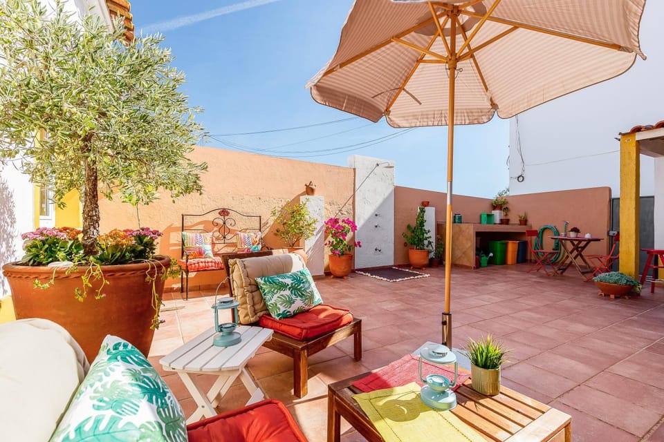 Property building, Balcony/Terrace, Living room