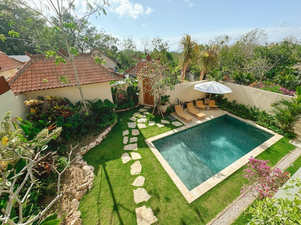 Patio, Garden view, Swimming pool, Swimming pool, sunbed