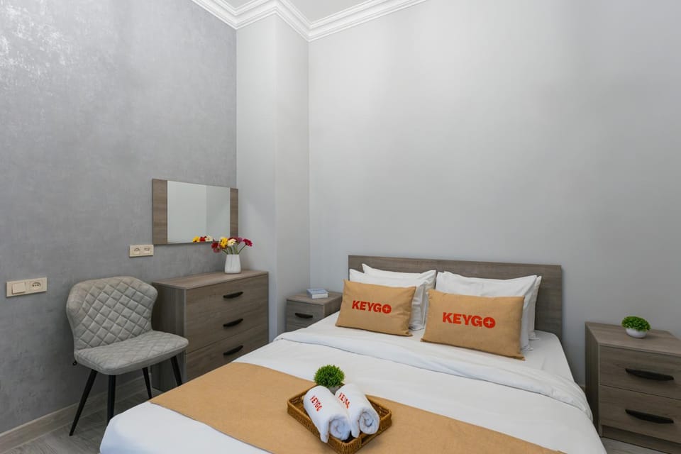 Bed, Bedroom, towels