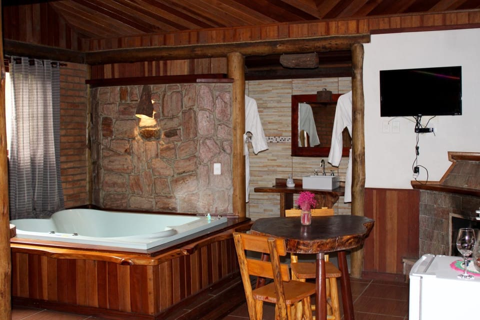 Hot Tub, TV and multimedia, Photo of the whole room, minibar