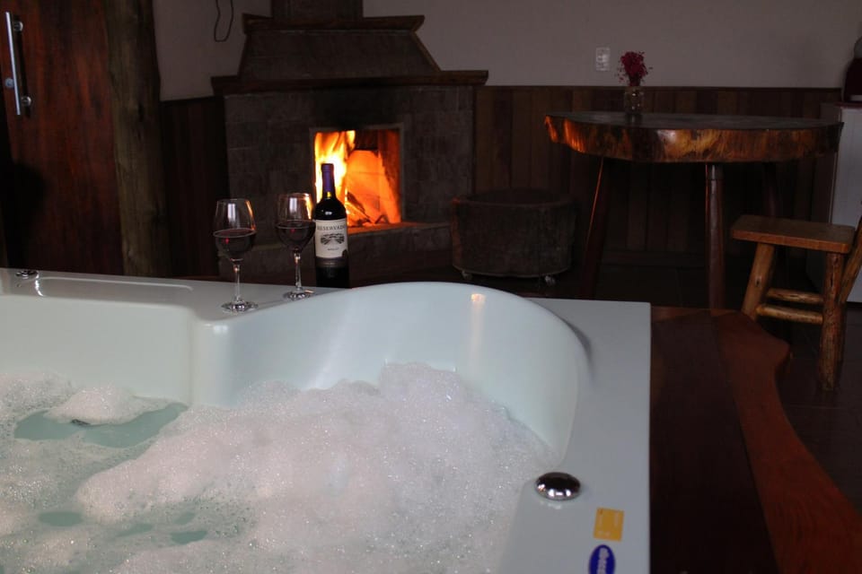 Hot Tub, fireplace