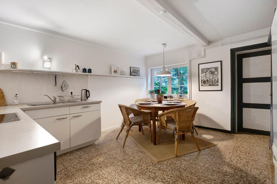 Property building, Kitchen or kitchenette, Living room