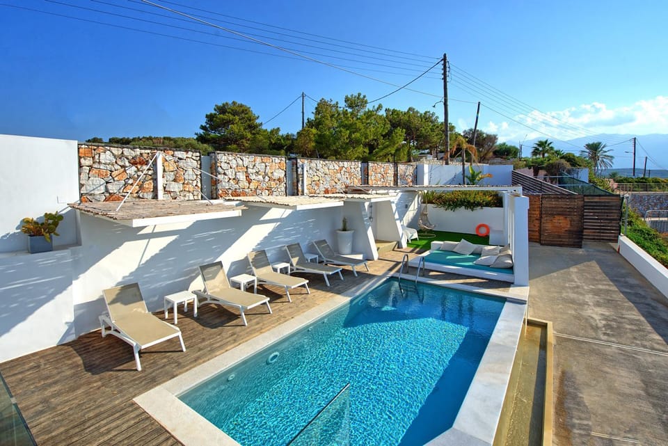 Pool view, Swimming pool, sunbed