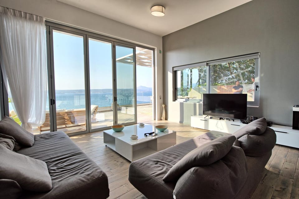 TV and multimedia, Living room, Sea view